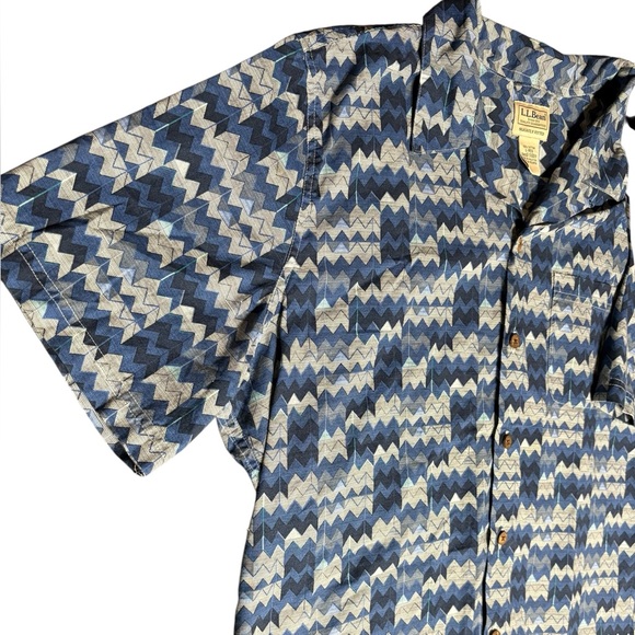 L.L. Bean Shirt Mens Large Blue Chevron Tropics Hawaiian Button Up Traditional - Picture 2 of 5